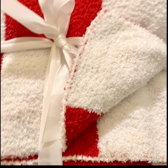Blanket Red & White Checkerboard Throw
Blanket Cozy Blankets 50” x 60” NEW - Picture 12 of 16